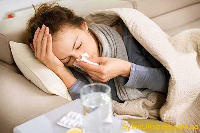 жінка, хвора на грип