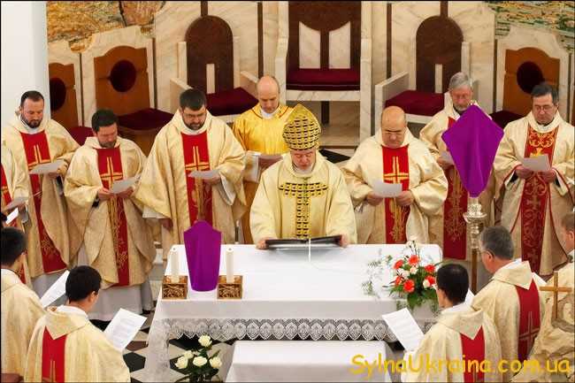 Паска Католицька 2020 розпочнеться із головного богослужіння. 