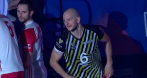 Чому Бартош Курек грав в іншій формі проти Італії? (ВІДЕО) Чому Бартош Курек грав в іншій формі проти Італії? (ВІДЕО)