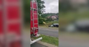 DK 50, Radziwiłka. Автомобіль перекинувся, постраждало четверо людей, серед яких троє дітей Посадка рятувального вертольота після аварії на DK50 у Каміоні