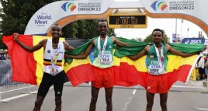 Кубок світу у Юджіні 2022: ефіопський двійник у чоловічому марафоні Кубок світу у Юджіні 2022: ефіопський двійник у чоловічому марафоні