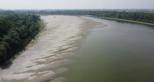 Посуха в Італії. Сир пармезан може бути менш поширеним у магазинах. Річка По пересихає Посуха і спека в Італії