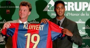 Роберт Левандовскі приєднався до легендарної групи. Хто з нападників представляв Барселону до нього? Роберт Левандовскі приєднався до легендарної групи. Хто з нападників представляв Барселону до нього?