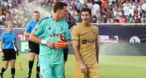 Роберт Левандовскі та Войцех Щенсни у відмінному настрої після жеребкування в Далласі Роберт Левандовскі та Войцех Щенсни у відмінному настрої після жеребкування в Далласі