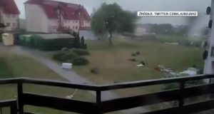 Сераковіце. Порив вітру зламав обшивку даху На Кашубах вітер зніс дах