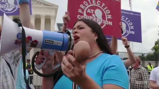 Протести проти прав абортів перед Верховним судом США