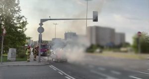 Варшава. Автомобіль горів біля Пам’ятника Авіатору Пожежа легкового автомобіля в Гоцлаві, Варшава