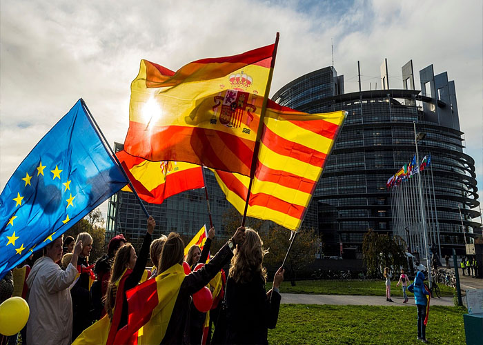 Прапори Іспанії, Каталонії та ЄС