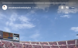 Анна Левандовська підтримувала чоловіка під час презентації на Камп Ноу Анна Левандовська підтримувала чоловіка під час презентації на Камп Ноу