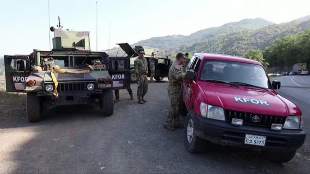 Солдати НАТО на кордоні між Косово та Сербією