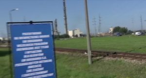 Шахта Богданка. Тиждень стоїть у черзі на вугілля. Один із тих, хто чекає: Де купити? Це необхідне зло У шахті значно дешевше, ніж у закупівлях: 1600 злотих за тонну вугілля, а в закупках від трьох до чотирьох тисяч.