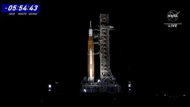 США.  Останні приготування до запуску місії Artemis I. NASA відправить людину на Місяць