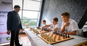 В Устроні відбувся унікальний симультан із чемпіоном світу. Ананд переможений поляком! В Устроні відбувся унікальний симультан із чемпіоном світу. Ананд переможений поляком!