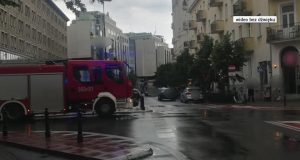 Варшава. Акція поліції в ресторані на вулиці Зельній. Двоє людей потрапили до лікарні після боротьби Чоловік із ножем закрився в одному з магазинів у центрі Варшави (матеріал від 23.07.2022)