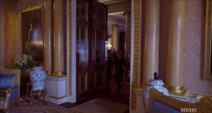 Єлизавета II мертва. Рада приєднання проголошує Карла III новим королем Король Карл III прийняв прем'єр-міністра Ліз Трасс на своїй першій аудієнції