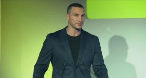 Медіапремія М100 для українців. Володимир Кличко: ми боремося за всіх у так званому вільному світі Кличко: понад 1000 дітей в Україні були вбиті, зґвалтовані, викрадені чи поранені