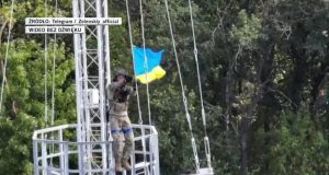 “New York Times” про святкування Володимиром Путіним Дня Москви під час його поразок на фронті Український прапор над селом Чкаловське