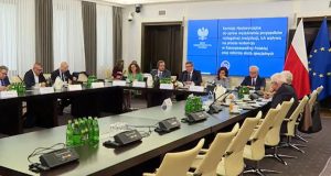 Пегас. Члени комітету Європарламенту зі спостереження відвідують Польщу. Вони зустрілися з комітетом Сенату Комітет Європарламенту розслідує справу про стеження за Pegasus у Польщі