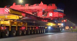 Гігантська машина подорожує Польщею. Труднощі на А4 і А1 Гігантська машина подорожує Польщею. Труднощі на А4 і А1