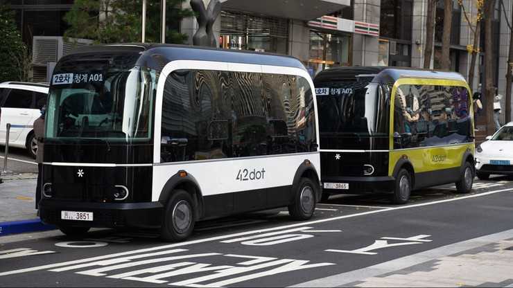 Південна Корея.  Вулицями Сеула курсує автономний автобус.  «Це майбутнє»