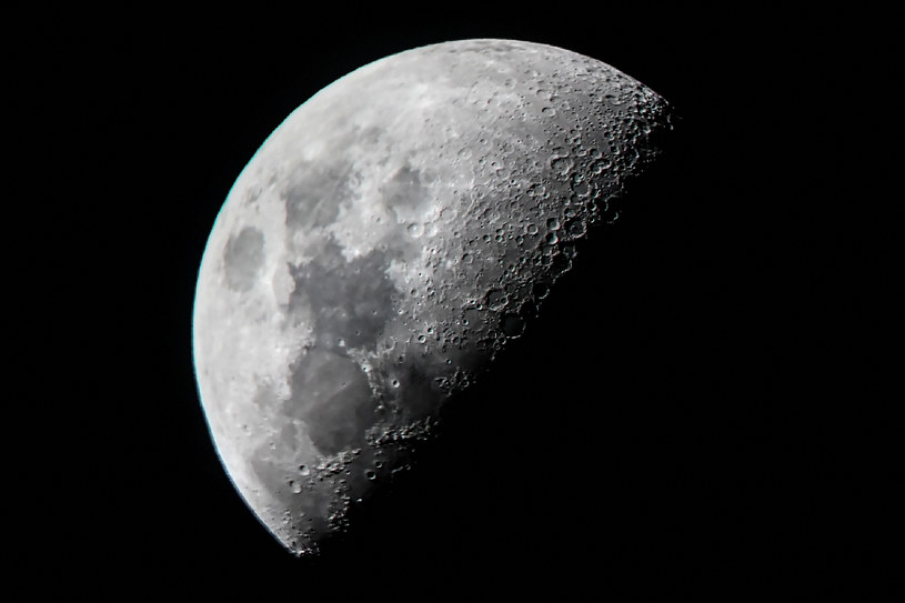 Нові фото від NASA!  Місяць і Земля на фотографіях місії Artemis 1