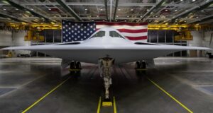 США. Представлено бомбардувальник B-21 шостого покоління. "Такої техніки світ ще не бачив" США. Представлено бомбардувальник B-21 шостого покоління. "Такої техніки світ ще не бачив"