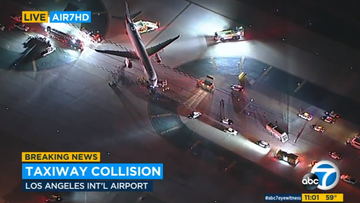 Аварія в аеропорту Лос-Анджелеса.  Літак зіткнувся з автобусом