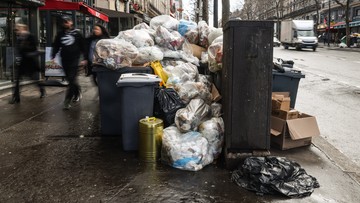 Тисячі тонн сміття на вулицях Парижа.  «Бруд, таргани і щури» 