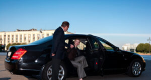 Аренда авто с водителем: стоит ли пользоваться данной услугой