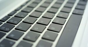 На ноутбуках четвертокласників буде вигравіруваний орел. "Щоб перешкодити спробам продажу" На ноутбуках четвертокласників буде вигравіруваний орел. "Щоб перешкодити спробам продажу"