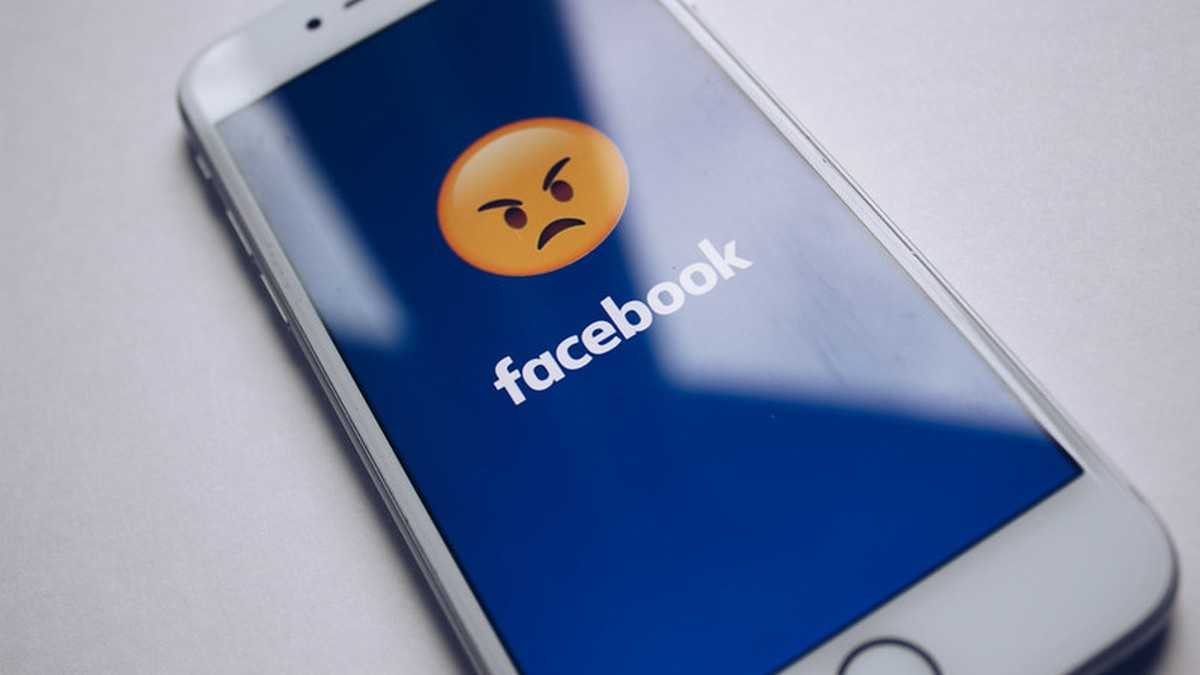 Малайзія вступає у війну з Facebook.  Вона подала в суд