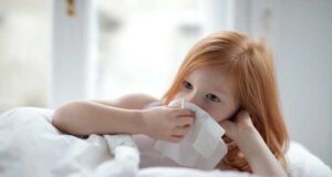 Колір виділень при риніті у дитини — що він може означати