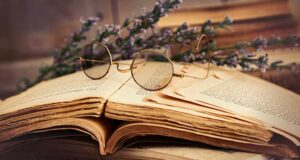 Яку роль книга грає у житті людини