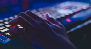 Незвичайні подарунки в Steam. Ви можете знайти бан в бонусному пакеті Незвичайні подарунки в Steam. Ви можете знайти бан в бонусному пакеті