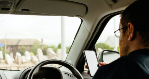 Відомий автовиробник відмовиться від підтримки Android Auto та Apple CarPlay?! Відомий автовиробник відмовиться від підтримки Android Auto та Apple CarPlay?!