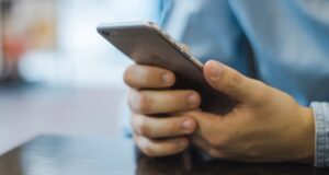 Заборона на використання смартфонів Apple розширюється Заборона на використання смартфонів Apple розширюється