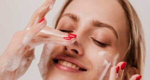 Що таке акне та як доглядати за шкірою, схильною до акне?