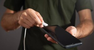 Багато роблять цю помилку під час зарядки телефону. Зменшує термін служби акумулятора Багато роблять цю помилку під час зарядки телефону. Зменшує термін служби акумулятора