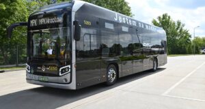 Перший водневий NesoBus у Вроцлаві. Він не виділяє вихлопних газів і очищає повітря Перший водневий NesoBus у Вроцлаві. Він не виділяє вихлопних газів і очищає повітря