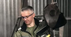 Спецодежда: надежная защита для профессионалов