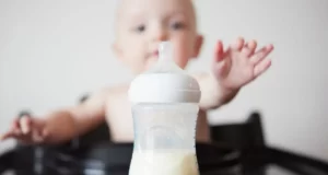 Як правильно готувати і зберігати дитячу суміш