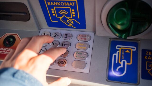 Ви використовуєте таку шпильку? Шахраї можуть спорожнити свій рахунок через кілька хвилин
