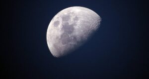 НАСА прискорюється. Вони будуть літати до Місяця швидше, ніж передбачалося НАСА прискорюється. Вони будуть літати до Місяця швидше, ніж передбачалося