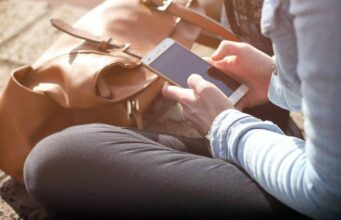 Виходите з дому з телефоном? Не залишайте цю функцію ввімкненою Виходите з дому з телефоном? Не залишайте цю функцію ввімкненою