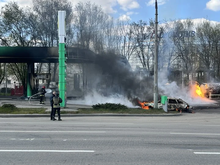 Пожежа на АЗС ОККО після російського удару в Україні