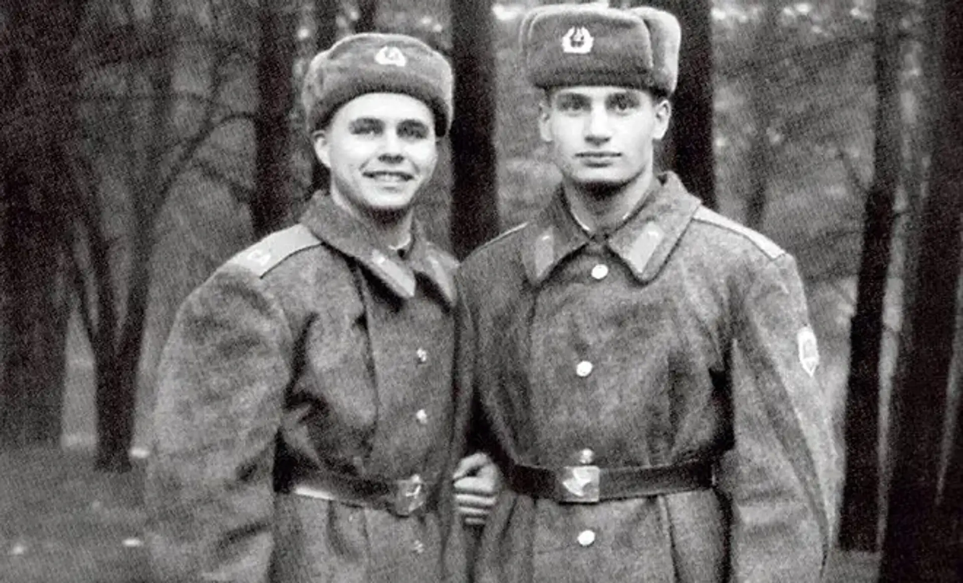 Брати Віталій та Володимир Клички у формі армії СРСР під час служби