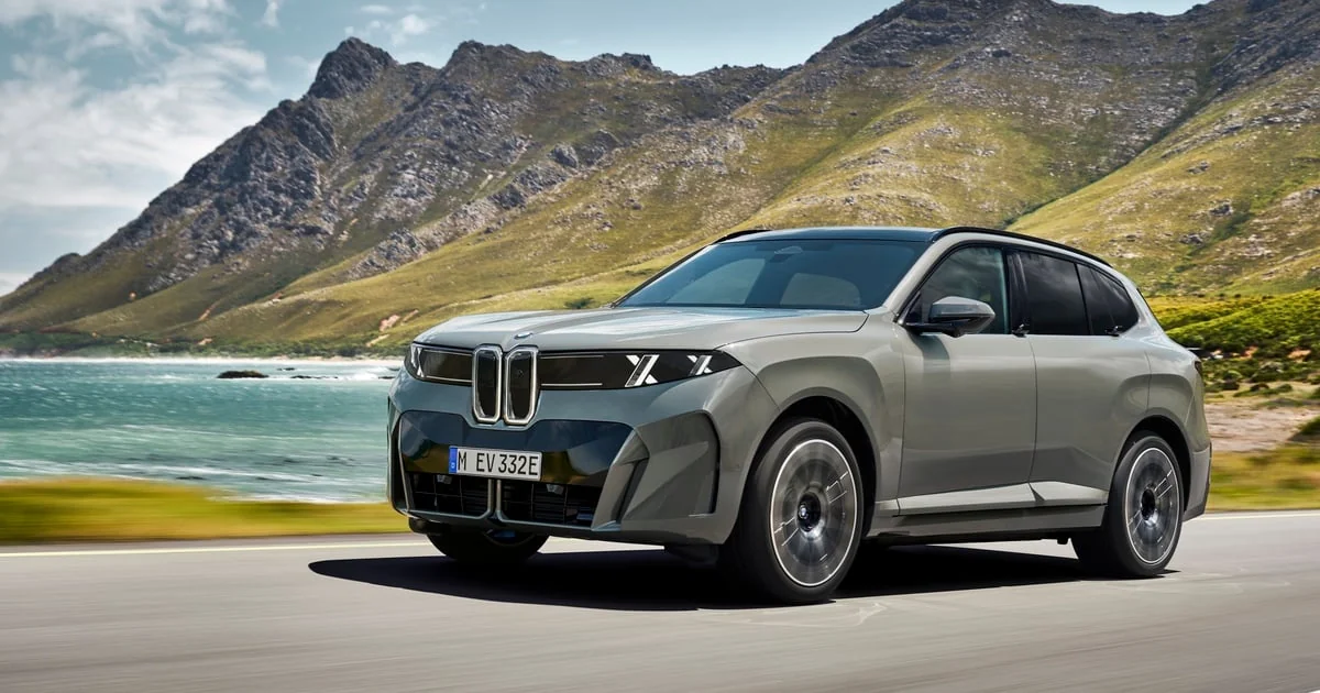 Рендер BMW X6 у стилі Neue Klasse на узбережжі