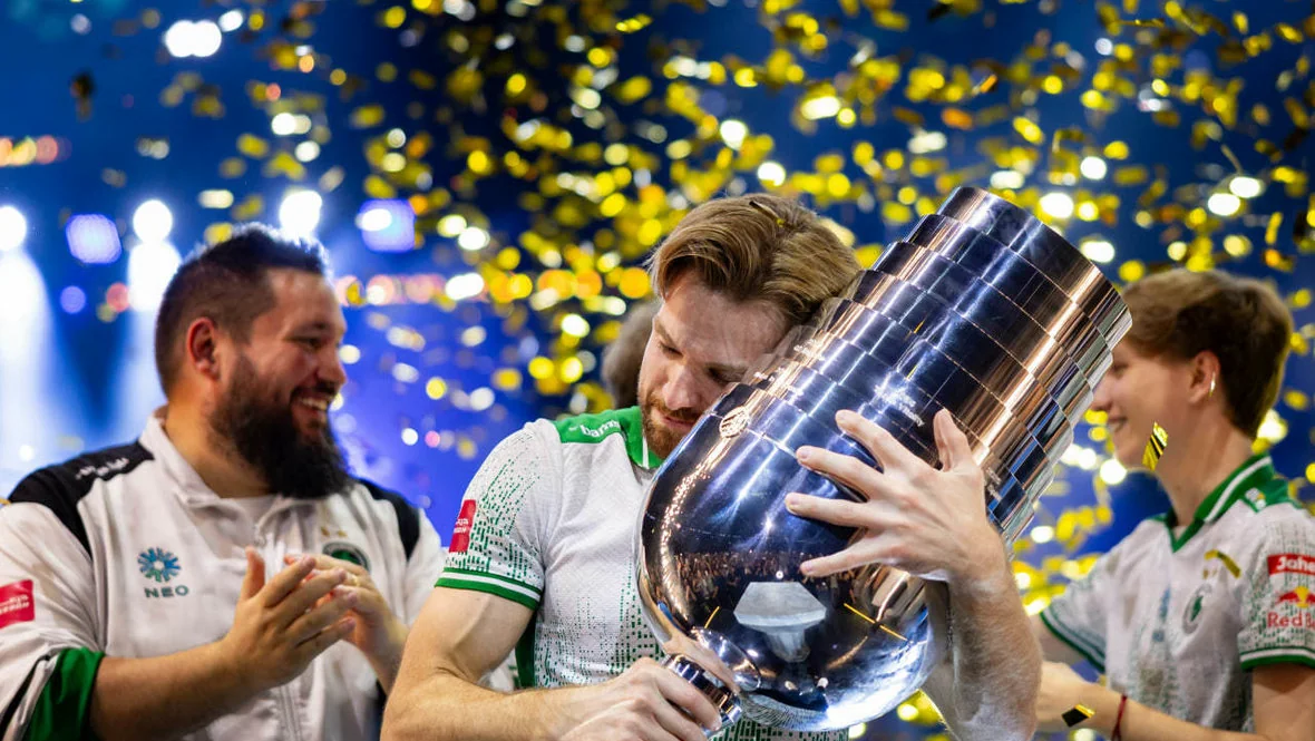 karrigan з командою тримає трофей IEM Cologne 2026 під конфетті