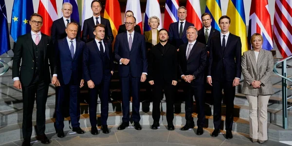 Лідери Європи та Зеленський на зустрічі в Парижі після саміту НАТО