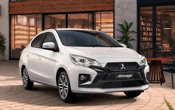 Білий Mitsubishi Attrage з оновленою решіткою Dynamic Shield 2026 року